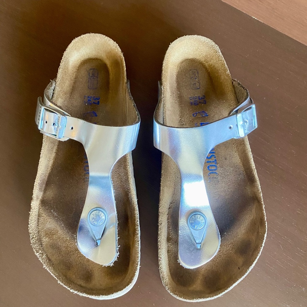 Birkenstock Gizeh sandal in silver 37